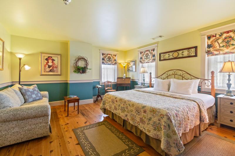 Sunset Room | After Eight Bed & Breakfast Lancaster